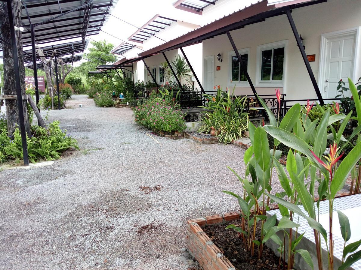 Fancy Carp Resort Cha-Am Exterior photo